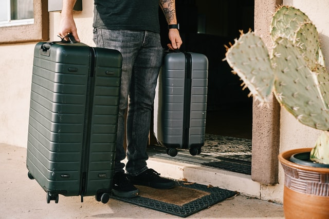 Articles-Finding-An-Airbnb-for-Long-Term-Stays-The-Ultimate-Guide-Luggage