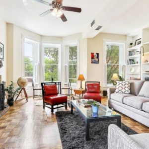 Chicago-Lincoln-Park-Airbnb-Option-10-Living-Room