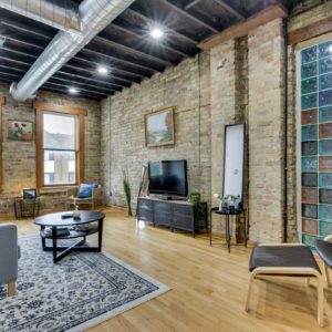 Chicago-Lincoln-Park-Airbnb-Option-6-Living-Room