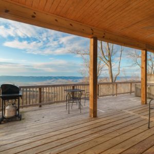 Shenandoah–National Park- Airbnb-Option-2-Outdoor deck