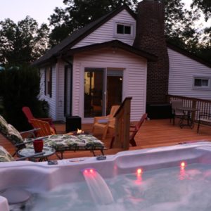 Shenandoah–National Park- Airbnb-Option-3-Outdoor deck and hot tub