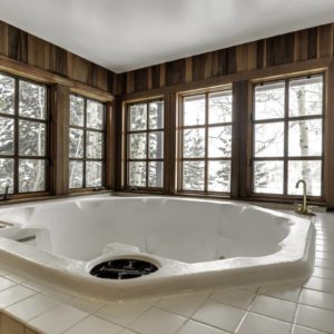 Snowbird-Utah-Airbnb-Option-4-Hot-Tub