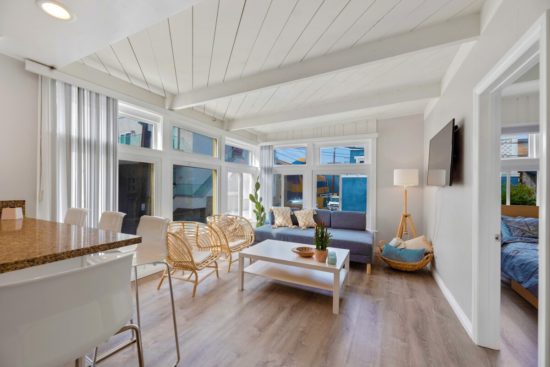 Airbnb San Diego Mission Beach - Option 7 - Living room