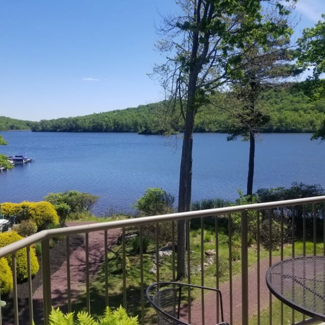 Airbnb-Pennsylvania-Lake-House